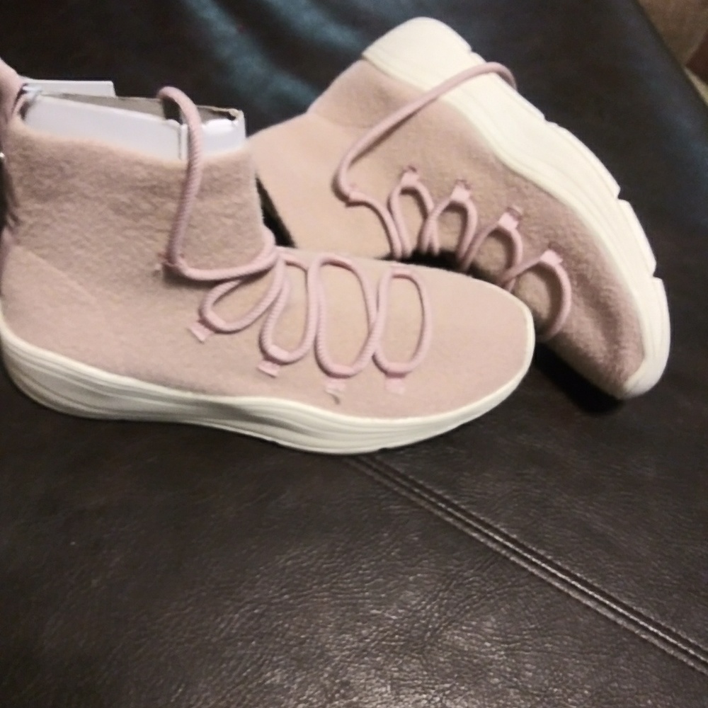 Rose Womens Sneakers